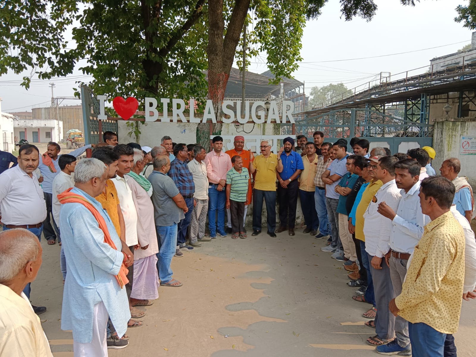 बिरला हसनपुर चीनी मिल द्वारा गन्ना विकास हेतु पांच दिवसीय प्रशिक्षण के लिए किसानों के दल को उत्तर प्रदेश किया गया रवाना।